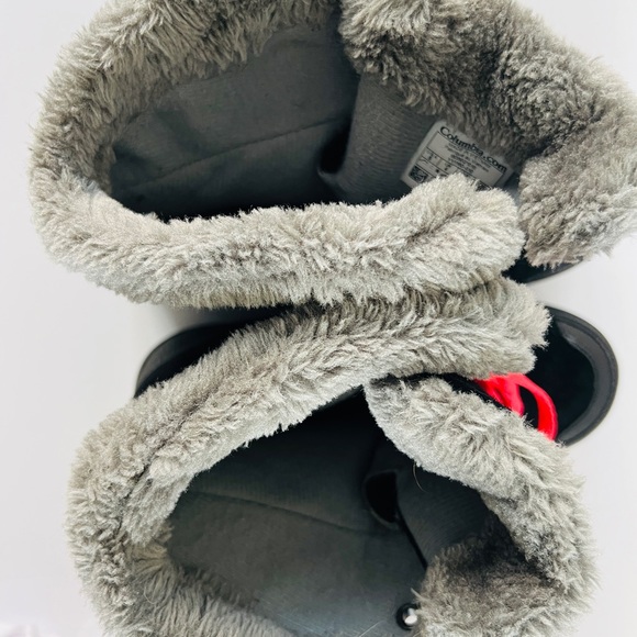 Columbia Black Snow Boots with Bright Pink Laces - Picture 7 of 7